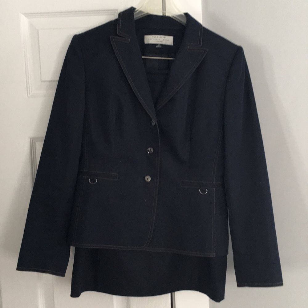 Tahari 2 piece skirt suit
